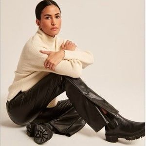 Abercromie & Fitch Curve Love Vegan Leather Split-Hem Flare Pant Black Large